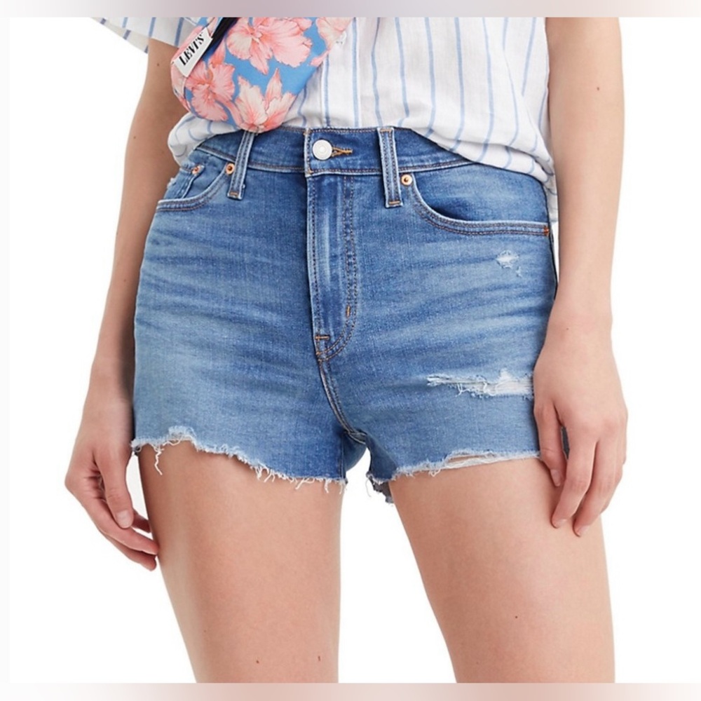 NWT Levi's High Rise Distressed Frayed Denim Shorts Women’s Size 28